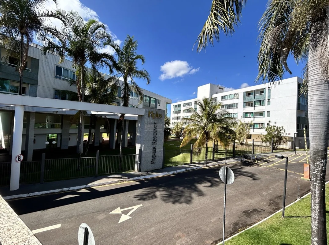Apartamento localizado no segundo andar do Premier Residence (orla do lago norte...