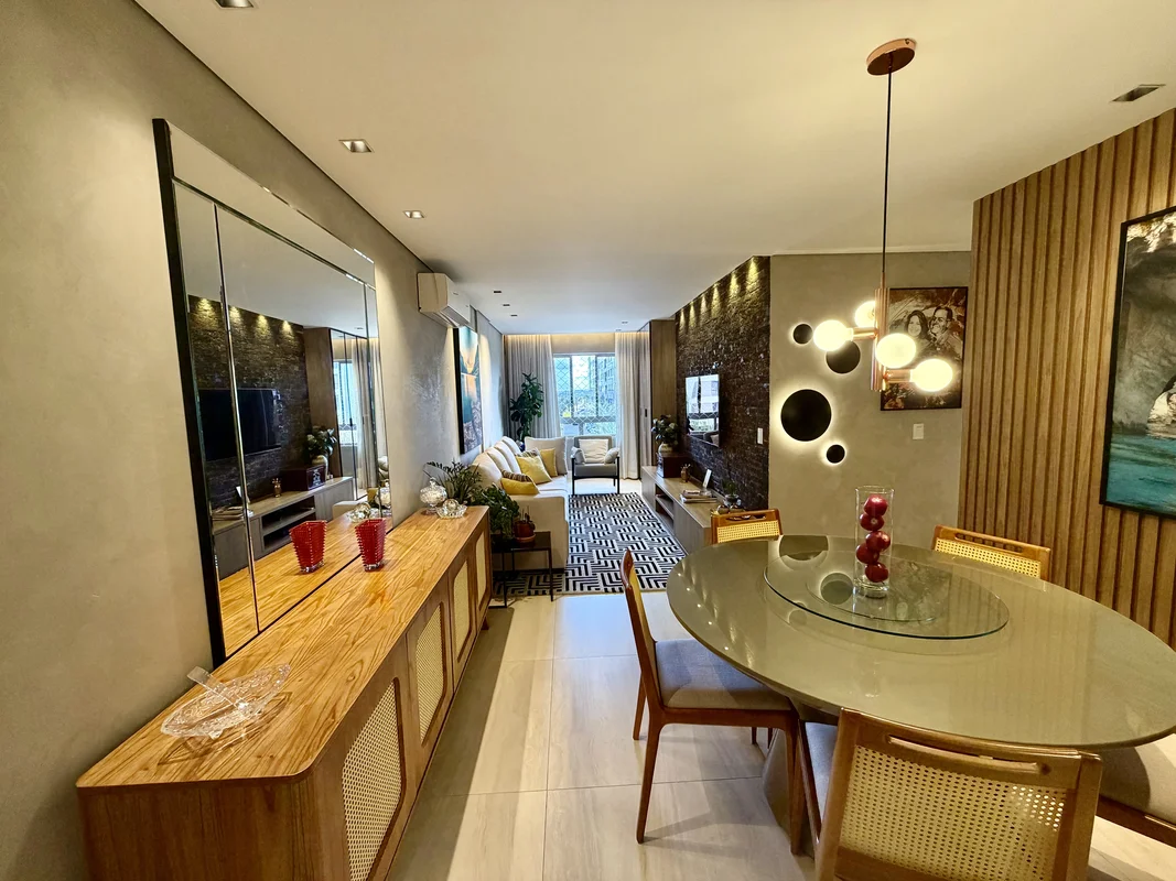 Excelente apartamento completamente reformado com 3 quartos sendo 1 suíte, banhe...
