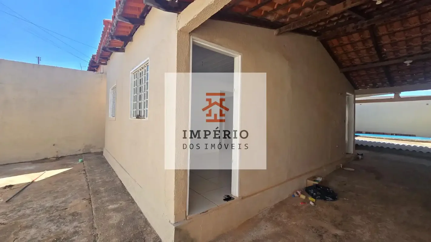 EXCELENTE OPORTUNIDADE CUSTO/BENEFÍCIO;- CASA EM LOTE INDIVIDUAL.- 02 QUARTOS- S...