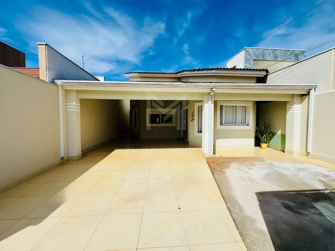Fernanda Marques vende linda casa na Rua 12, em Vicente Pires!- 4 quartos, sendo...