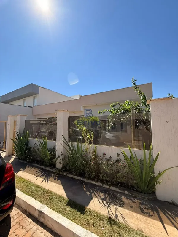 Casa na DF-475, em condomínio fechado, com projeto moderno, excelente padrão de ...