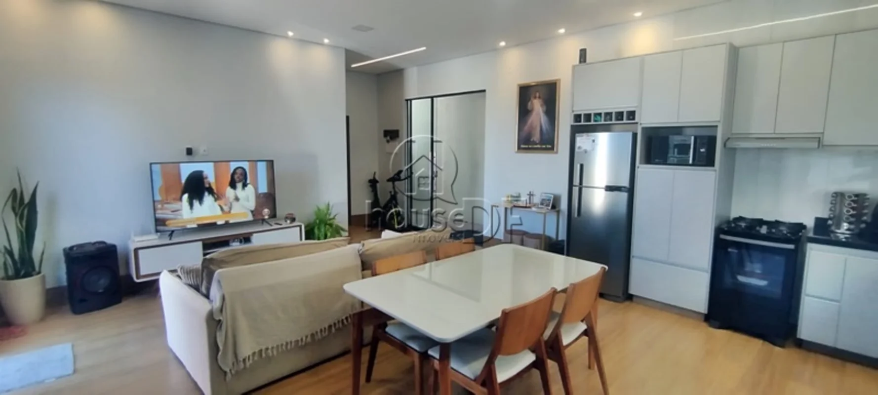 OPORTUNIDADE ÚNICA NO RESIDENCIAL MONTE VERDE | LOTE DE 504m² + CASA MODERNA TOD...