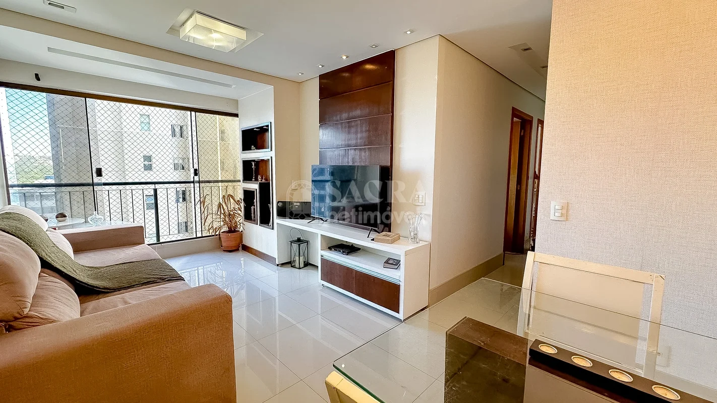 Apartamento de 80m² com planta inteligente, sala ampliada e reforma moderna, pro...