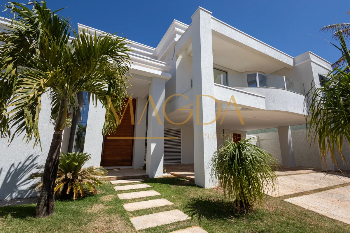 Residência de Alto Padrão – Solar de Brasília, Quadra 3Destaques do Imóvel:- 04 ...