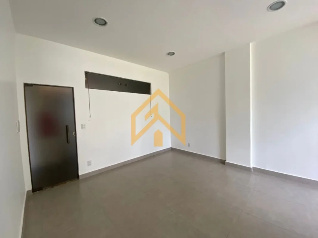 LOJA COMERCIAL - REFORMADA - CLN 116 BLOCO BÁrea - 24,28m²- piso porcelanato;- v...