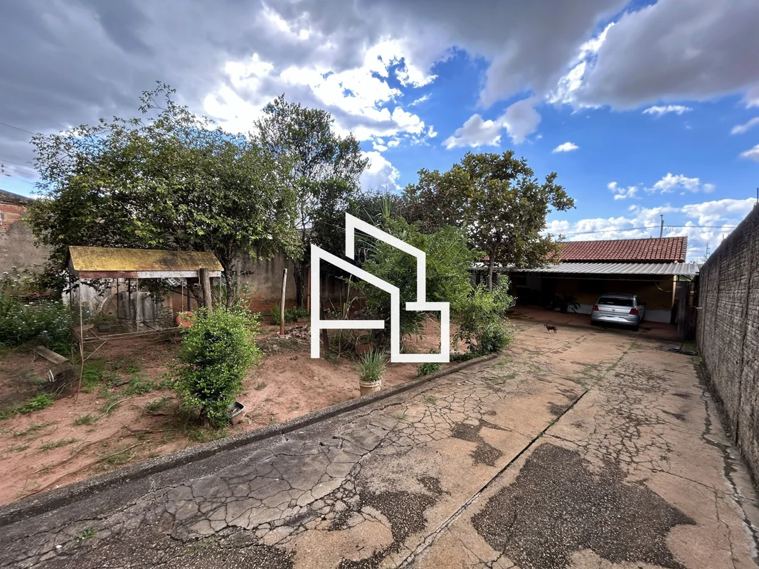 Casa à venda no Setor Jardim Petrópolis, próximo ao Portal Shopping!O Lote tem 3...