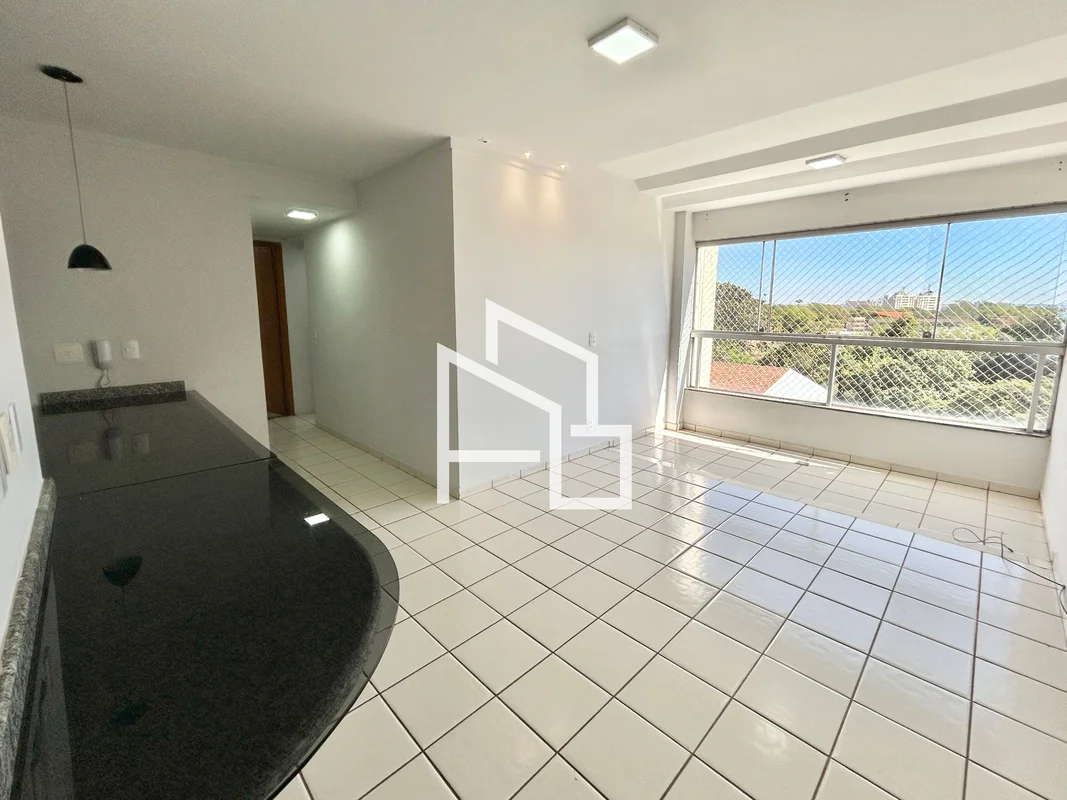 Espaçoso apartamento à venda no Residencial Hípica Parque, próximo ao bar local ...