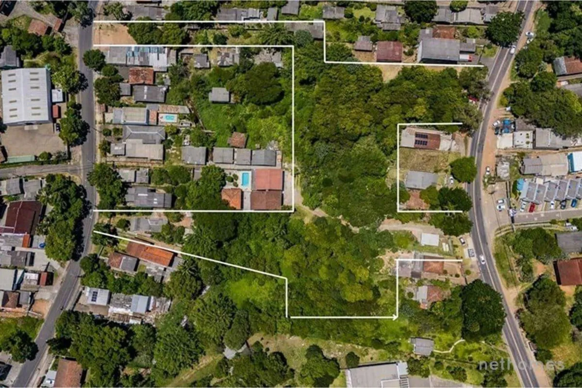 Com 10.247 m² na parte alta do bairro Vila Nova, este terreno oferece uma vista ...
