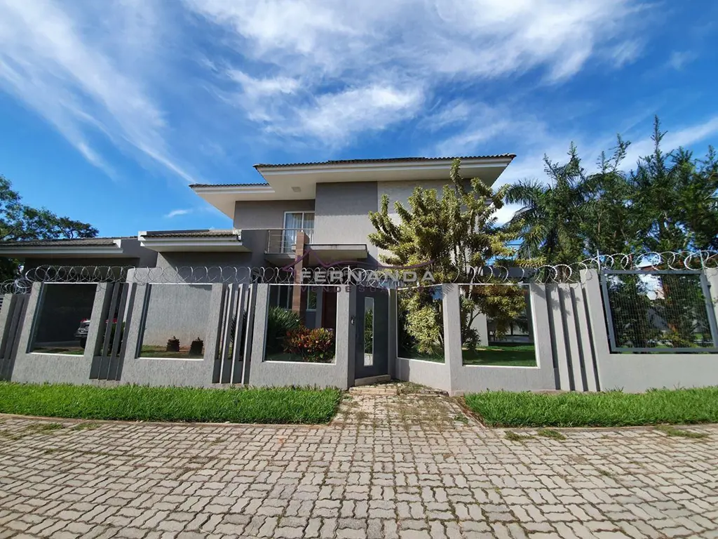 Descubra uma casa moderna, ampla e aconchegante no Setor de Mansões Lago Norte. ...