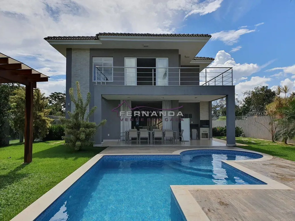 Descubra uma casa moderna, ampla e aconchegante no Setor de Mansões Lago Norte. ...