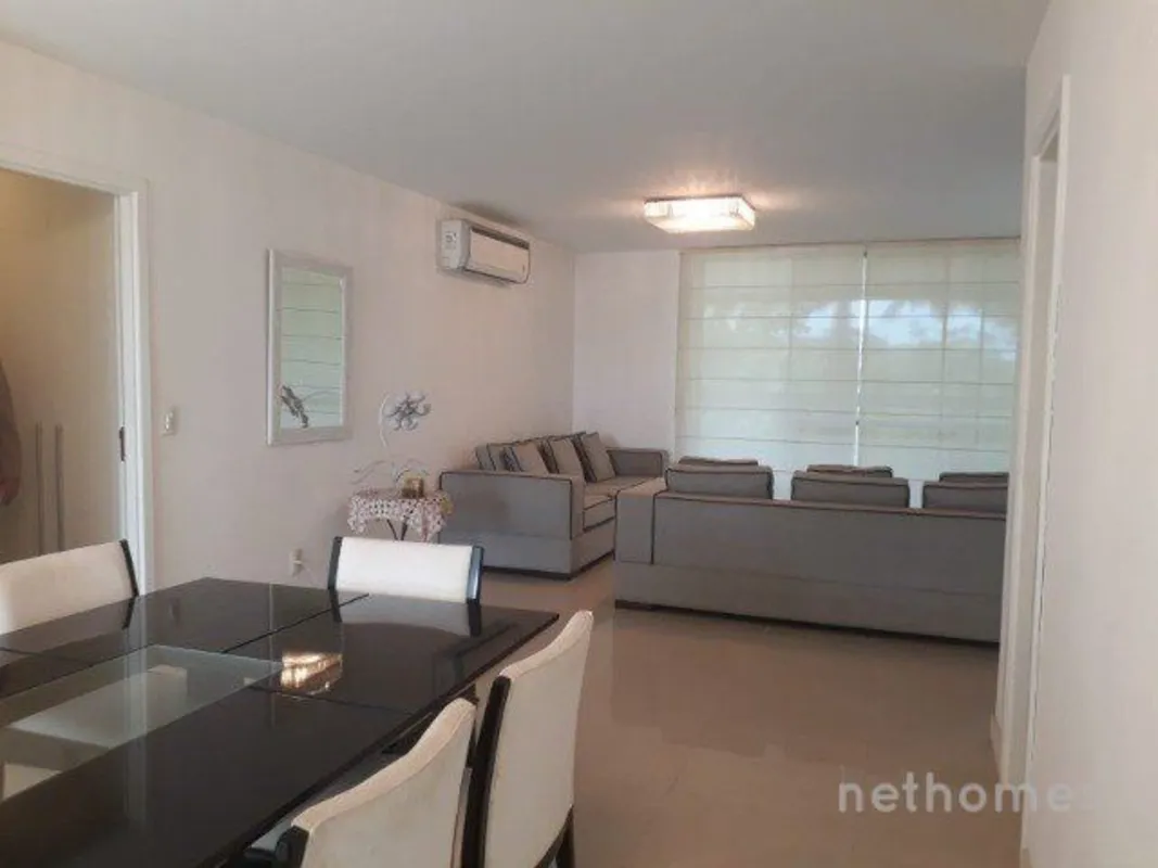 Luxuoso apartamento no melhor condomínio da Península. Apartamento de 263 metros...