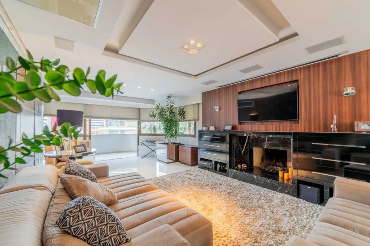 Apresentamos um sofisticado apartamento no bairro Petrópolis, com 266 m² de área...
