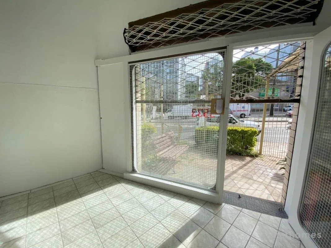 Loja comercial desocupada em avenida de grande circulação! Ótima loja - na Protá...