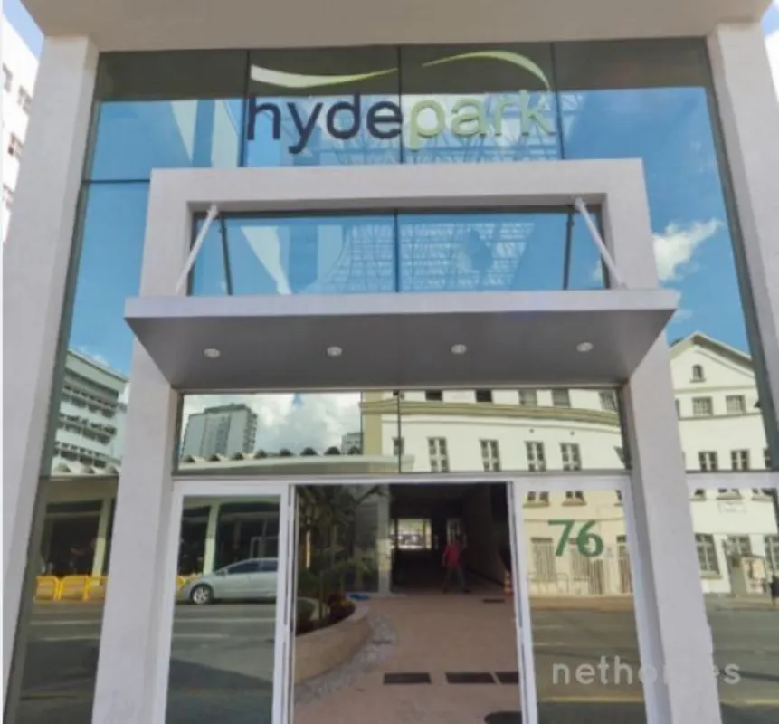 Galeria comercial Hyde Park, localizada em frente a FAE/Bom Jesus, ligação entre...