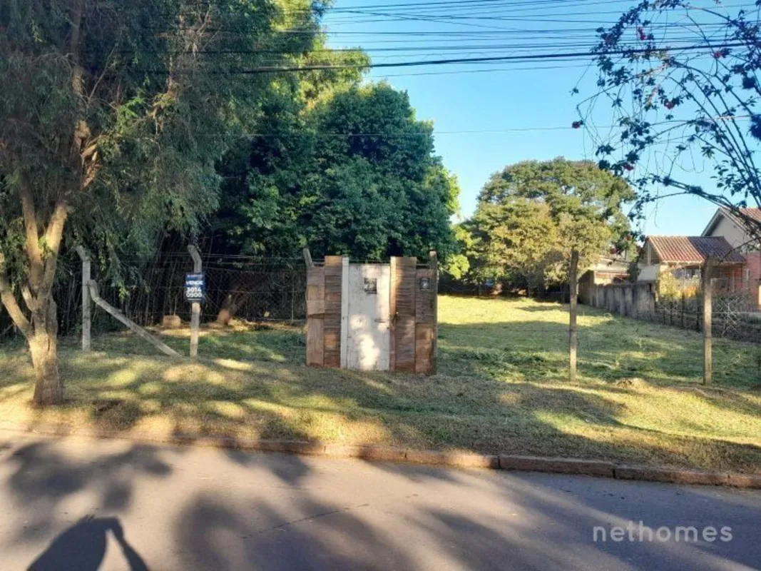 Terreno localizado a 350 metros da Wenceslau Escobar e a 200 metros da Cel. Mass...