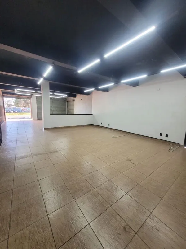 LOJA DE ESQUINA AMPLA COM SUBSOLO (necessario acabamento), COM BANHEIROS, E POSS...