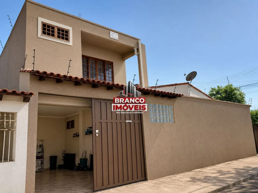 BRANCO IMÓVEIS VENDE - CASA COM 2 QUARTOS NO GUARÁ IIDESCRIÇÃO DO IMÓVEL:- Metra...