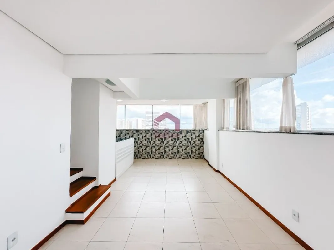 Fernandes & Coelho Imóveis apresenta um excelente apartamento duplex no Residenc...