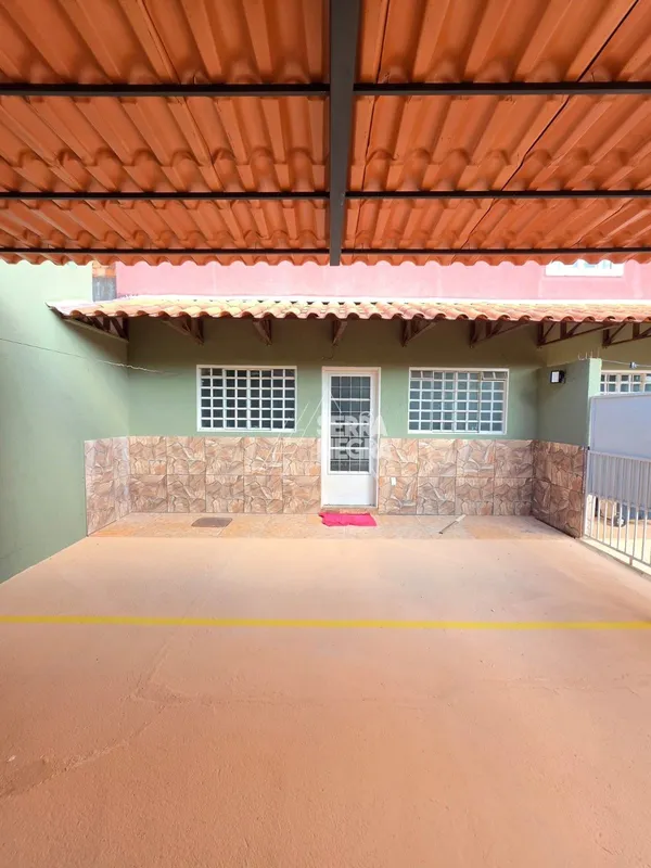 Excelente casa de 02 Quartos, condomínio fechado em localização privilegiada, Ru...