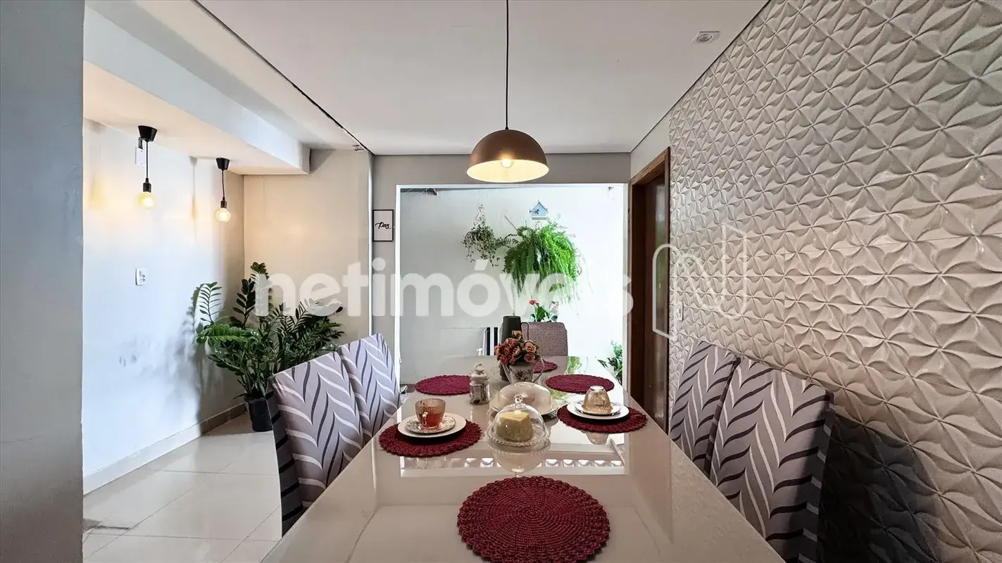 Se você procura uma casa funcional, com uma planta bem distribuída, esta é uma e...