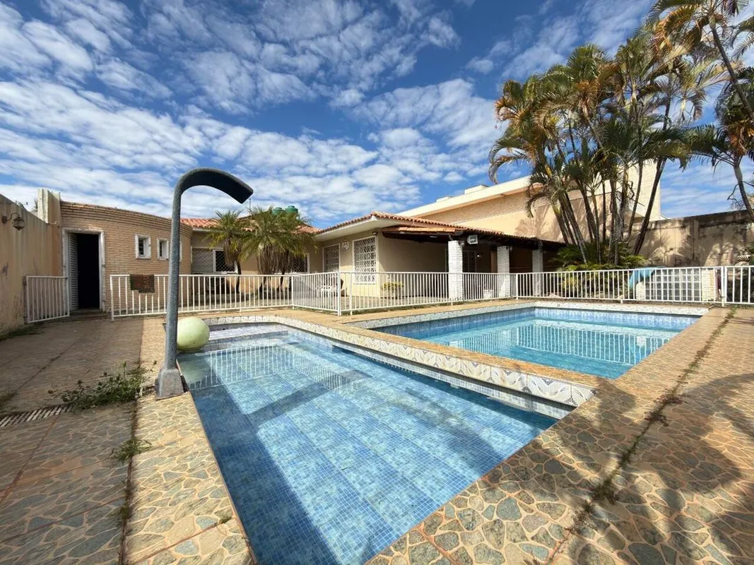 Excelente casa térrea para locação na QI 03 Conjunto 2 - Lago Sul. Composta com ...