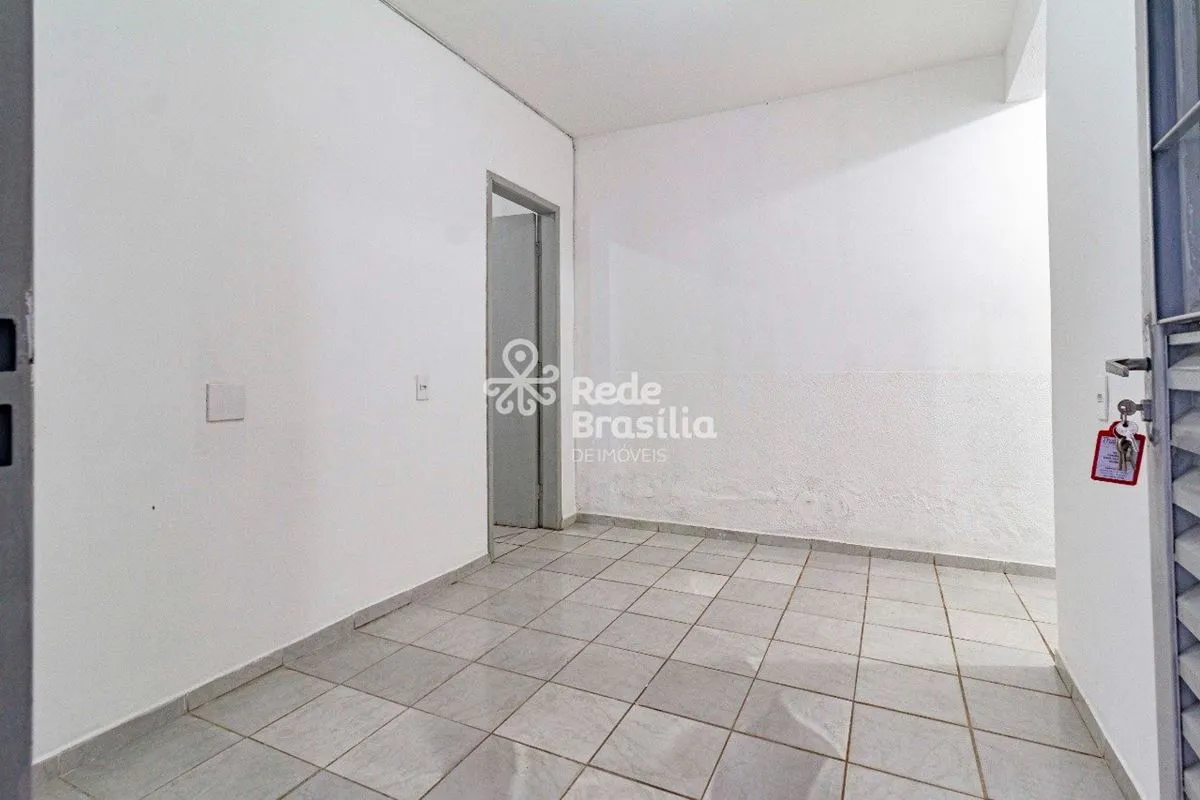 TH34985 - Qe 32 Guará, Casa Fundos 01 quarto, 30m². Agende sua visita! Imóvel co...