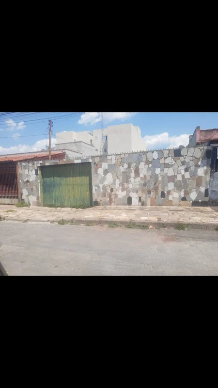 TRAJANO VENDE:CASA NA QUADRA 13 LESTE, COMPOSTA DE 02 QUARTOS, SALA, COZINHA E B...