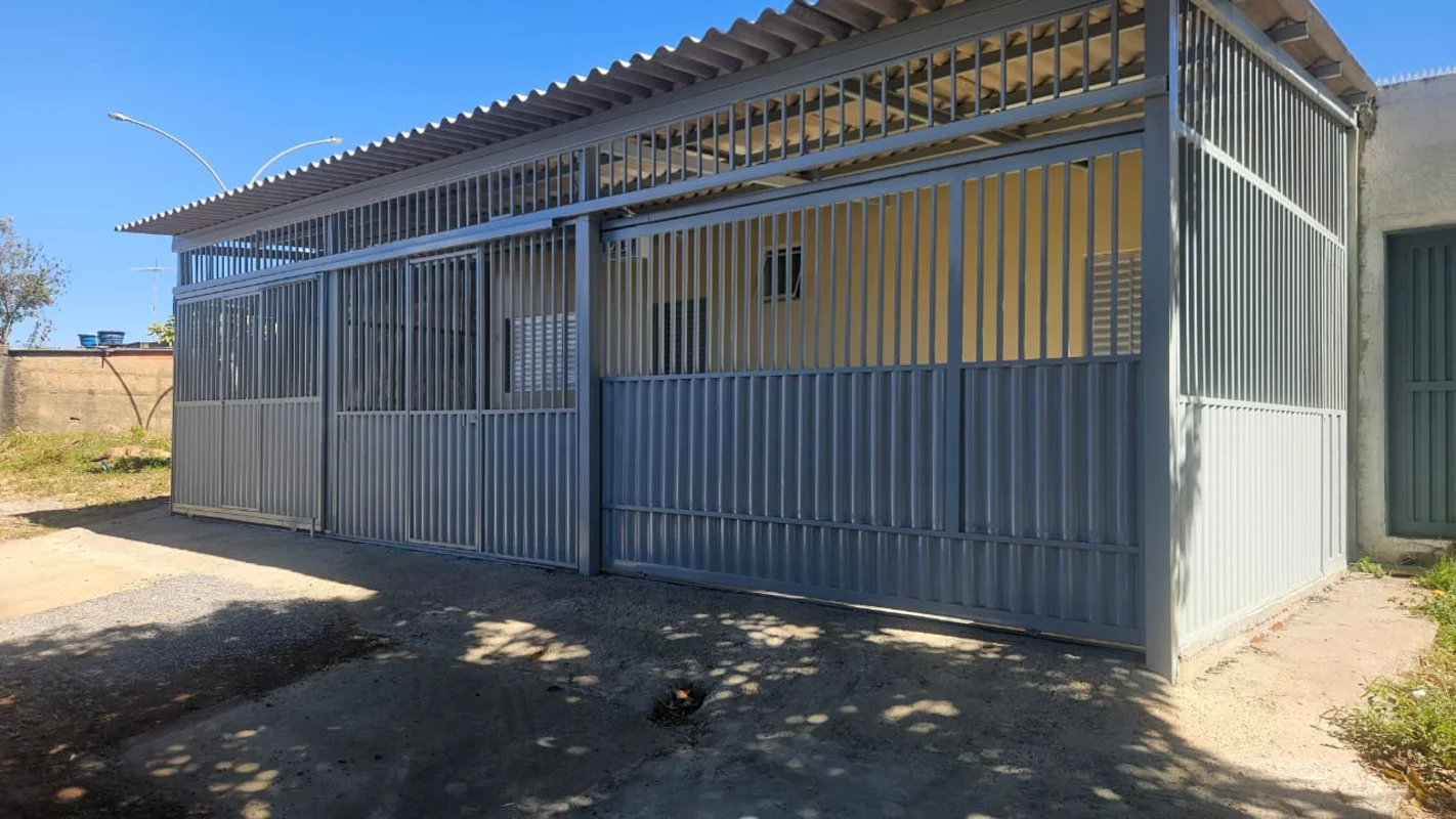 Escritório Imobiliário Ney Linhares aluga:Uma casa na Qd 07 do Setor Leste com:3...