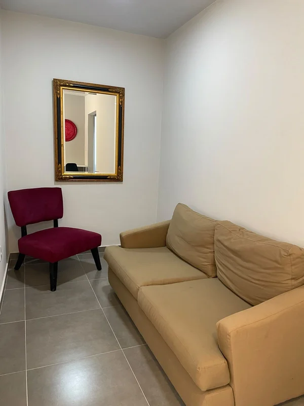 Excelente apartamento com sala e 2 quartos piso cerâmica. banheiro social pintur...