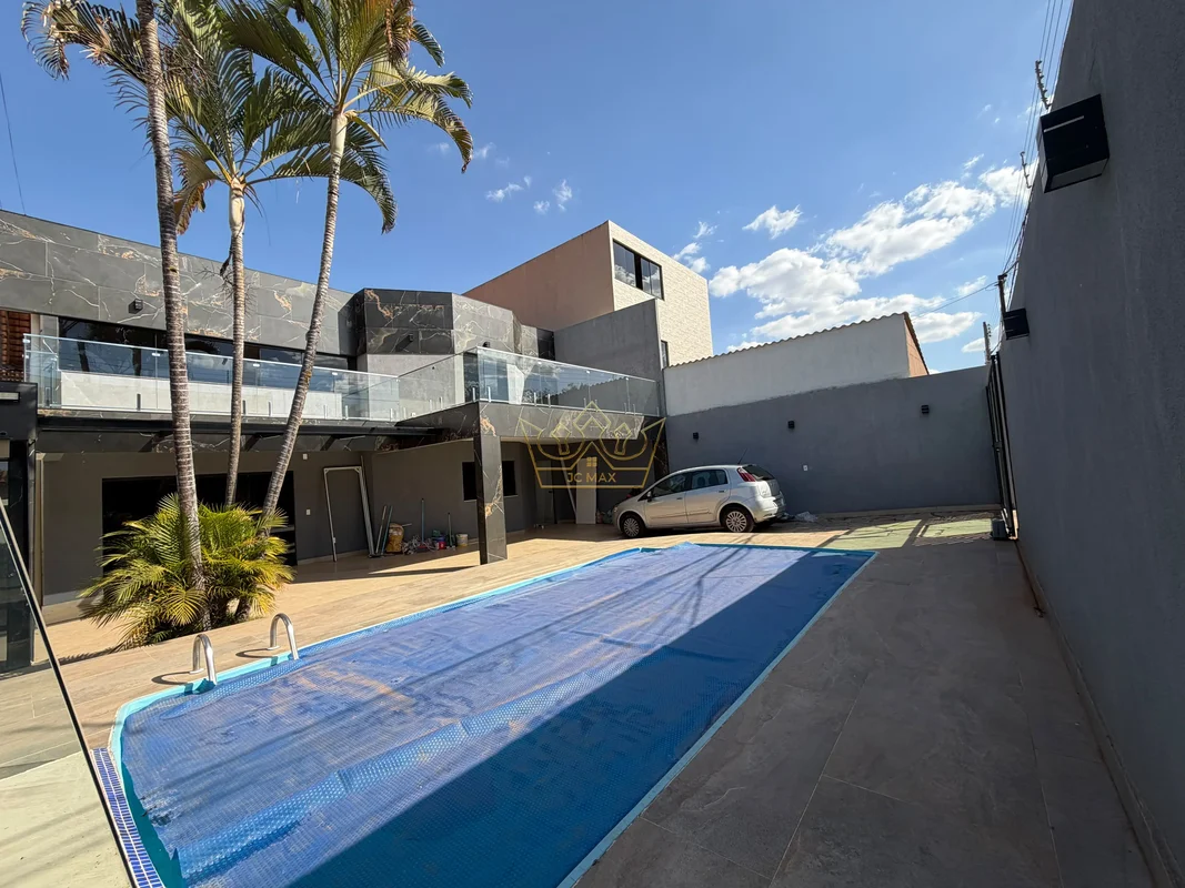 JCMAX VENDE – CASA DE ALTO PADRÃO COM 5 SUÍTES – RUA 3C – VICENTE PIRESExcelente...
