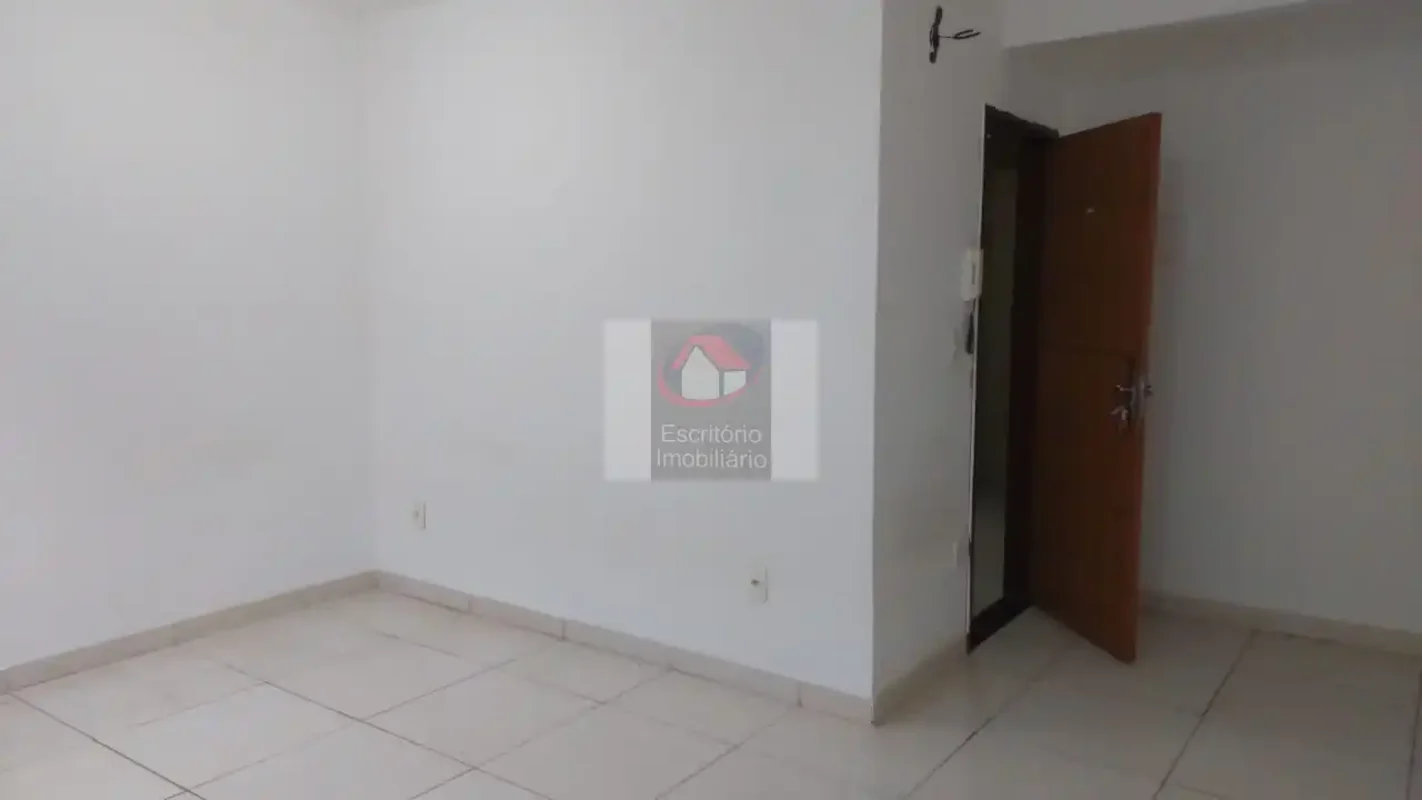 Alugo Sala em L na quadra 101 do Recanto das Emas, não tem garagem. Contrato com...