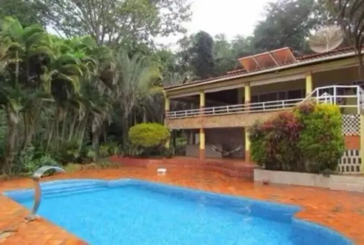 Chácara 12.000 metros Casa sobrado Possui casa de caseiro Canil Córrego passa be...