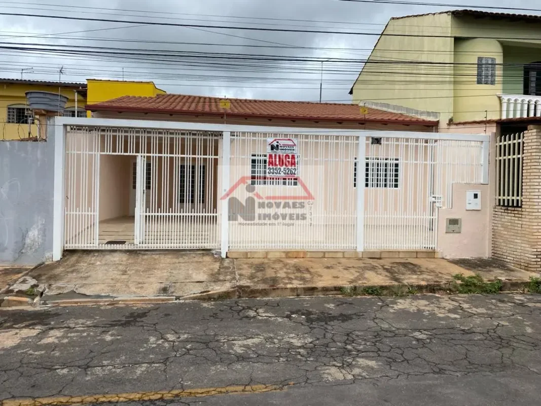 EXCELENTE CASA NO RIACHO FUNDO I, composta de:03 QUARTOS (sendo 01 SUÍTE), SALA,...