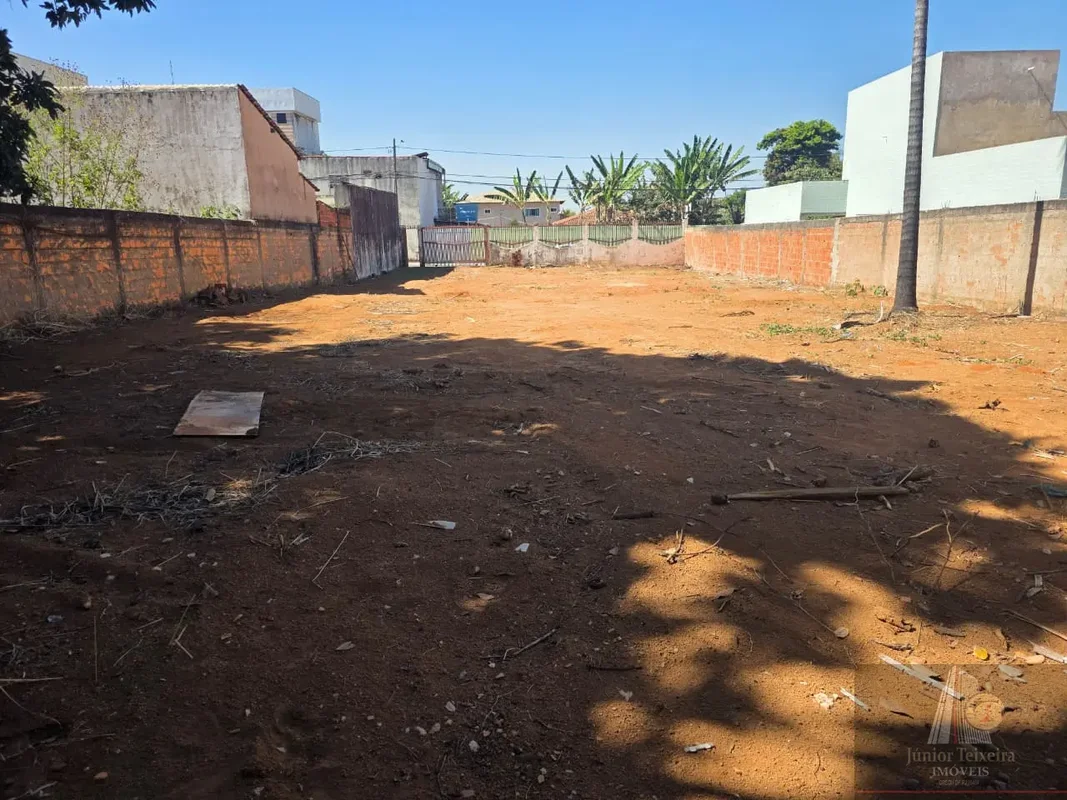 Rua 08, lote plano, pronto para construir, condomínio com rua larga. Excelente l...