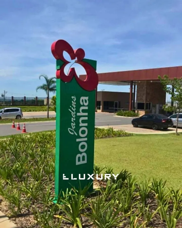 ? Oportunidade no Jardim Bolonha! Imóvel com 300m² de área total, ideal para que...