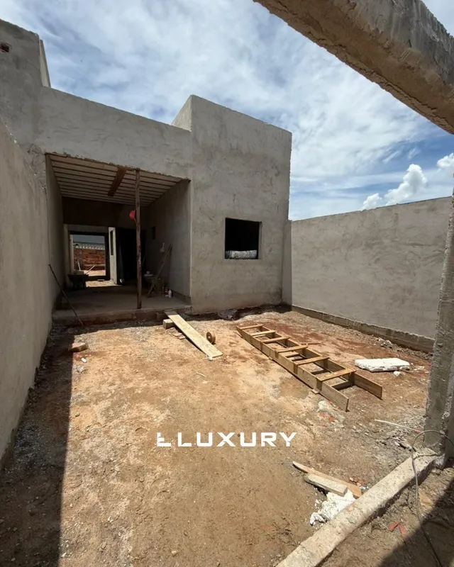  Casa à venda com excelente localização - a apenas 200m do lago!Uma oportunidade...