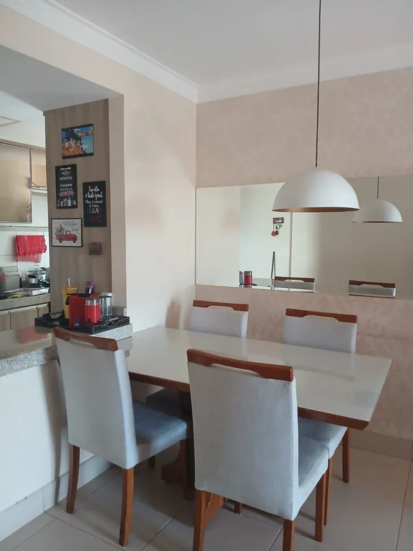 Apartamento Pq. AmazôniaAndar Alto Nascente2 quartos sendo 1 suiteBanheiro socia...