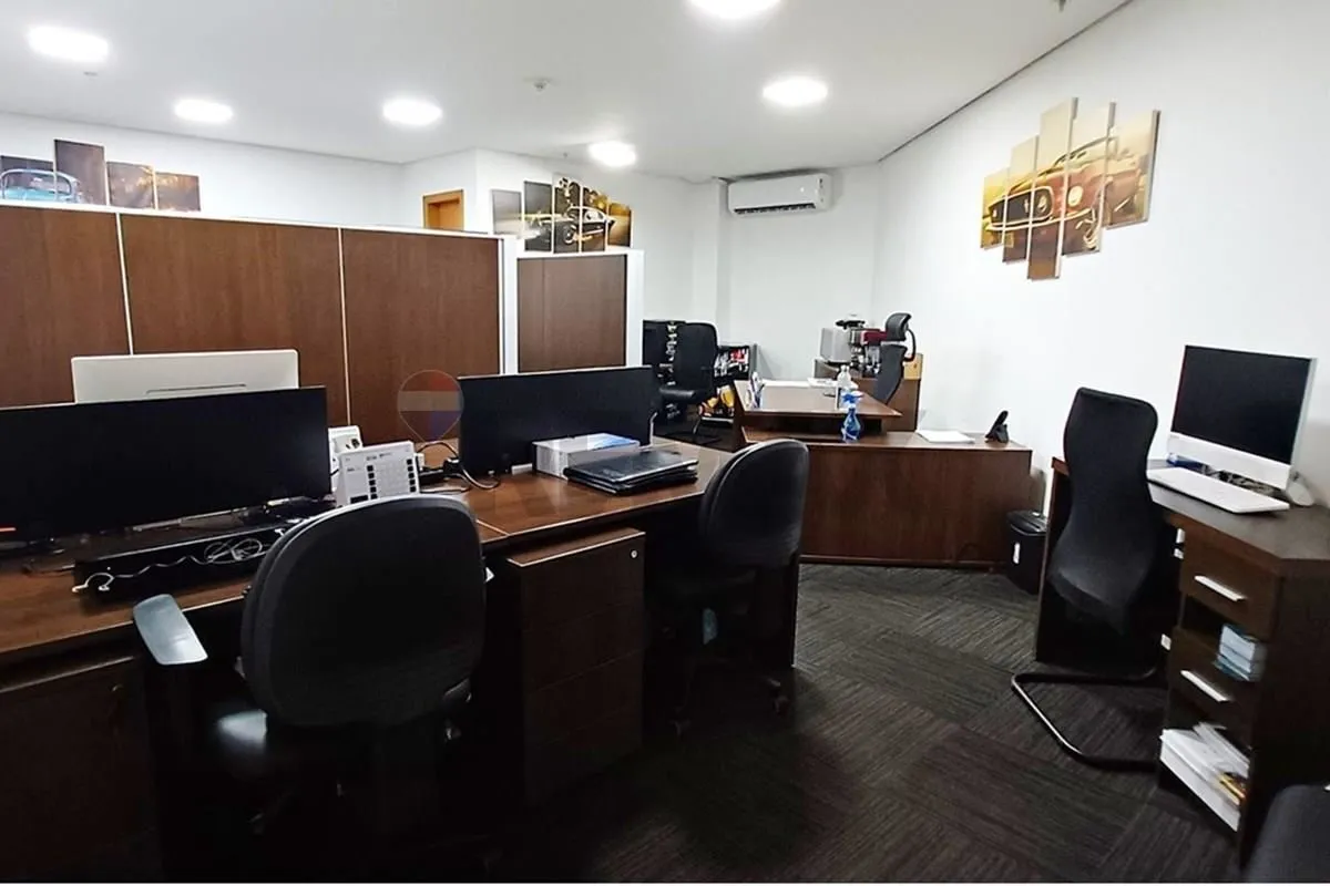 Invista em uma sala comercial moderna, ampla e estrategicamente localizada no Ág...