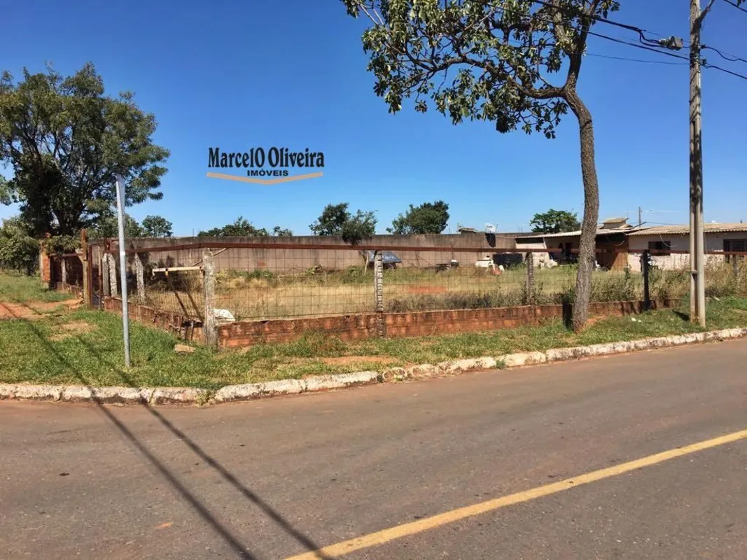 Excelente terreno comercial à venda no Taquari de 858m², de esquina, com uma edí...