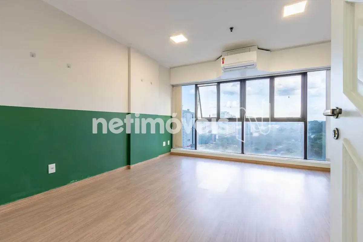 Localização: Excelente no Setor Bancário Sul, próximo às sedes do Banco Central,...
