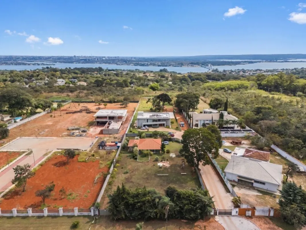 :: SMDB | Terreno de 2.550 m² | Condomínio fechado | Lago SulEm uma das localiza...