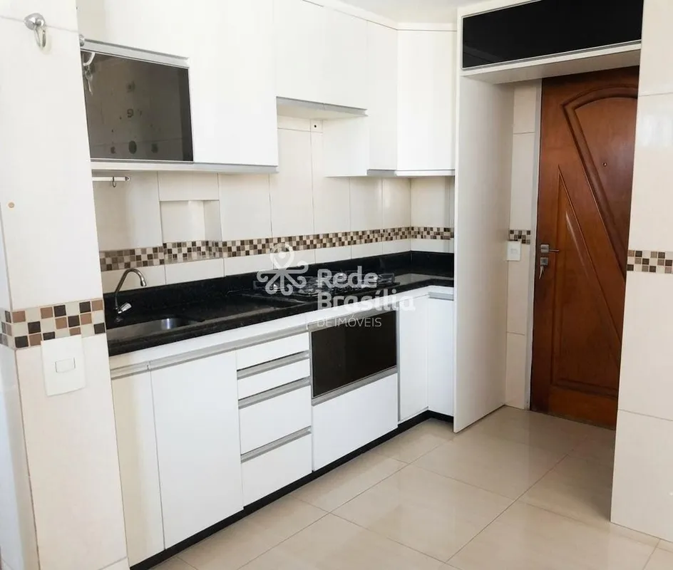 Apartamento reformadíssimo à venda na QI 04 - Guará ICom excelente aproveitament...