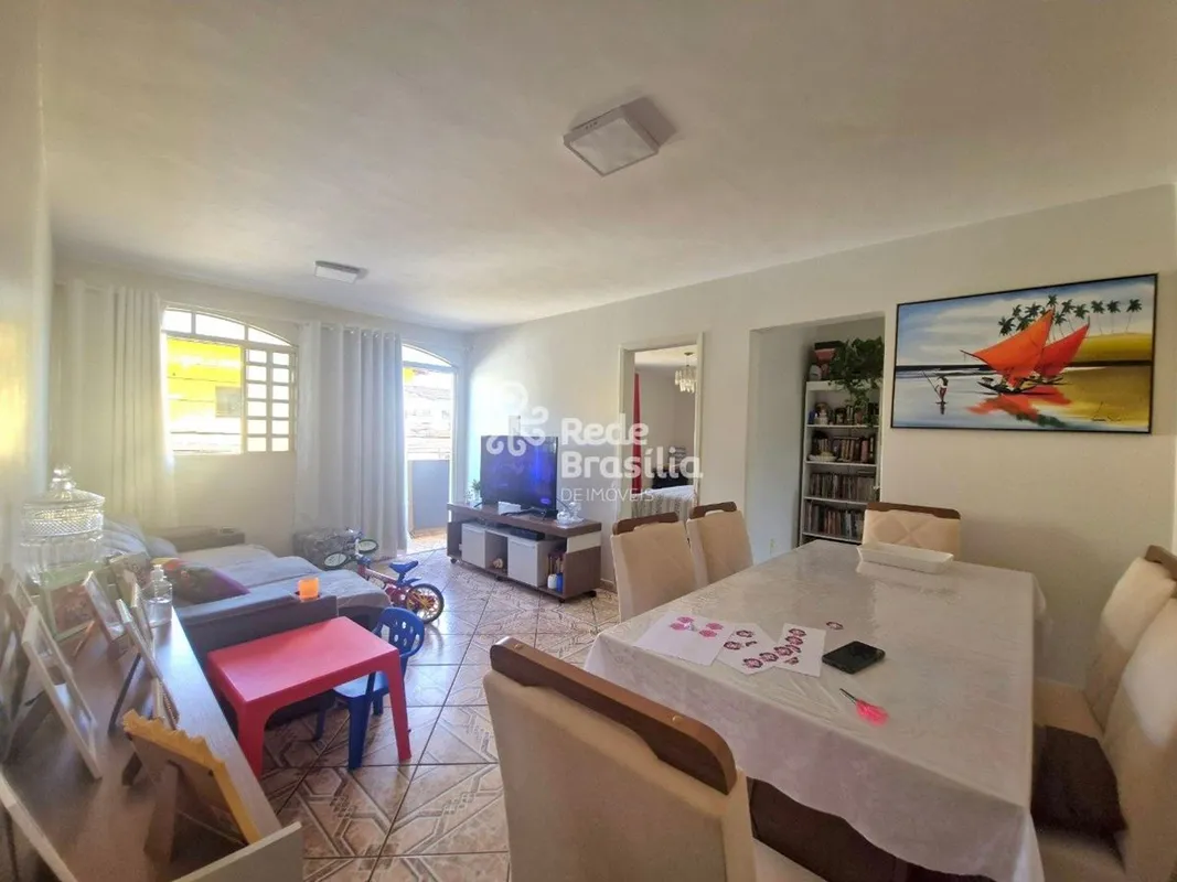 Sobrado com 2 casas e loja térreaIdeal para investidoresPrimeiro piso:Loja de es...