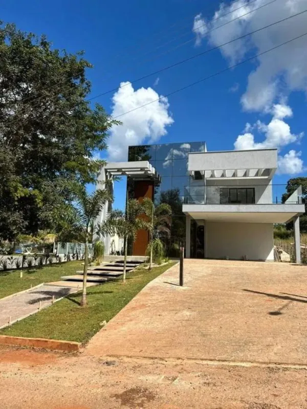 Excelente sobrado a venda no condomínio Aguas da Serra em Hidrolândia.Localizado...