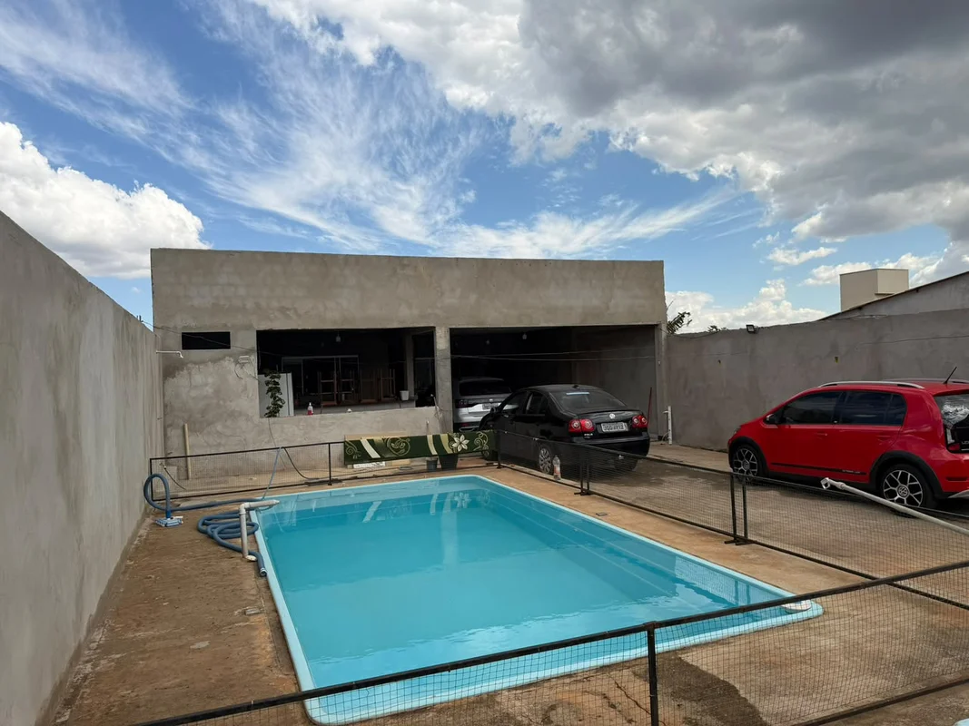 Casa Ponte Alta NorteDF 475Condomínio fechadoCasa composta por:4 quartos, sendo ...