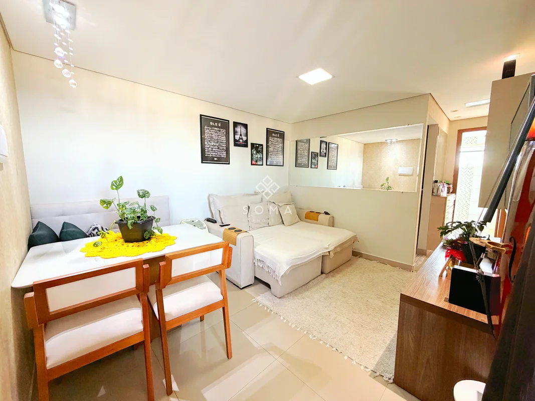 ESPECIFICAÇÕES DO APARTAMENTO:- Sala ampla com painel de TV- Varanda com blindex...