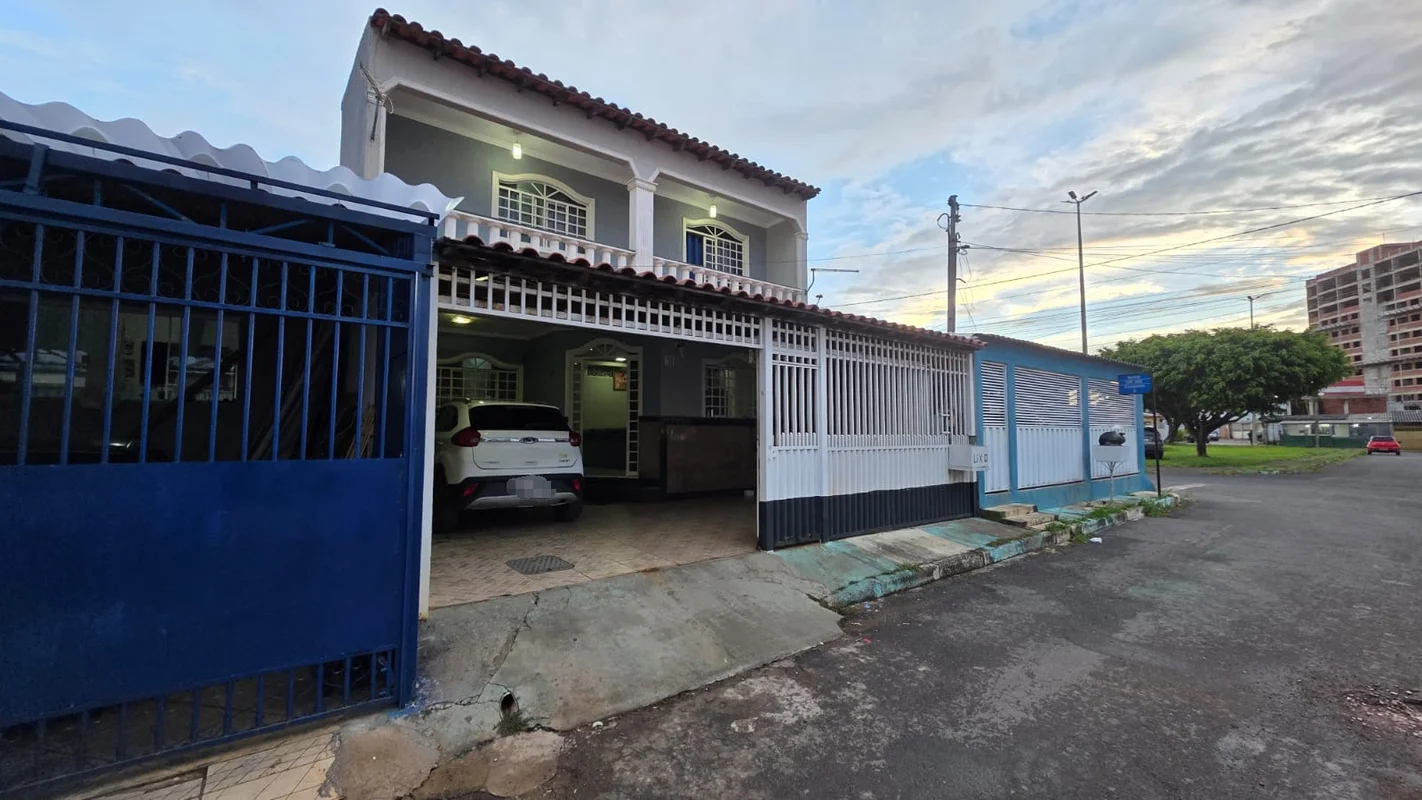 Casa a venda em QR 202 Samambaia Norte- 4 quartos sendo 1 suíte;- Cozinha e Sala...
