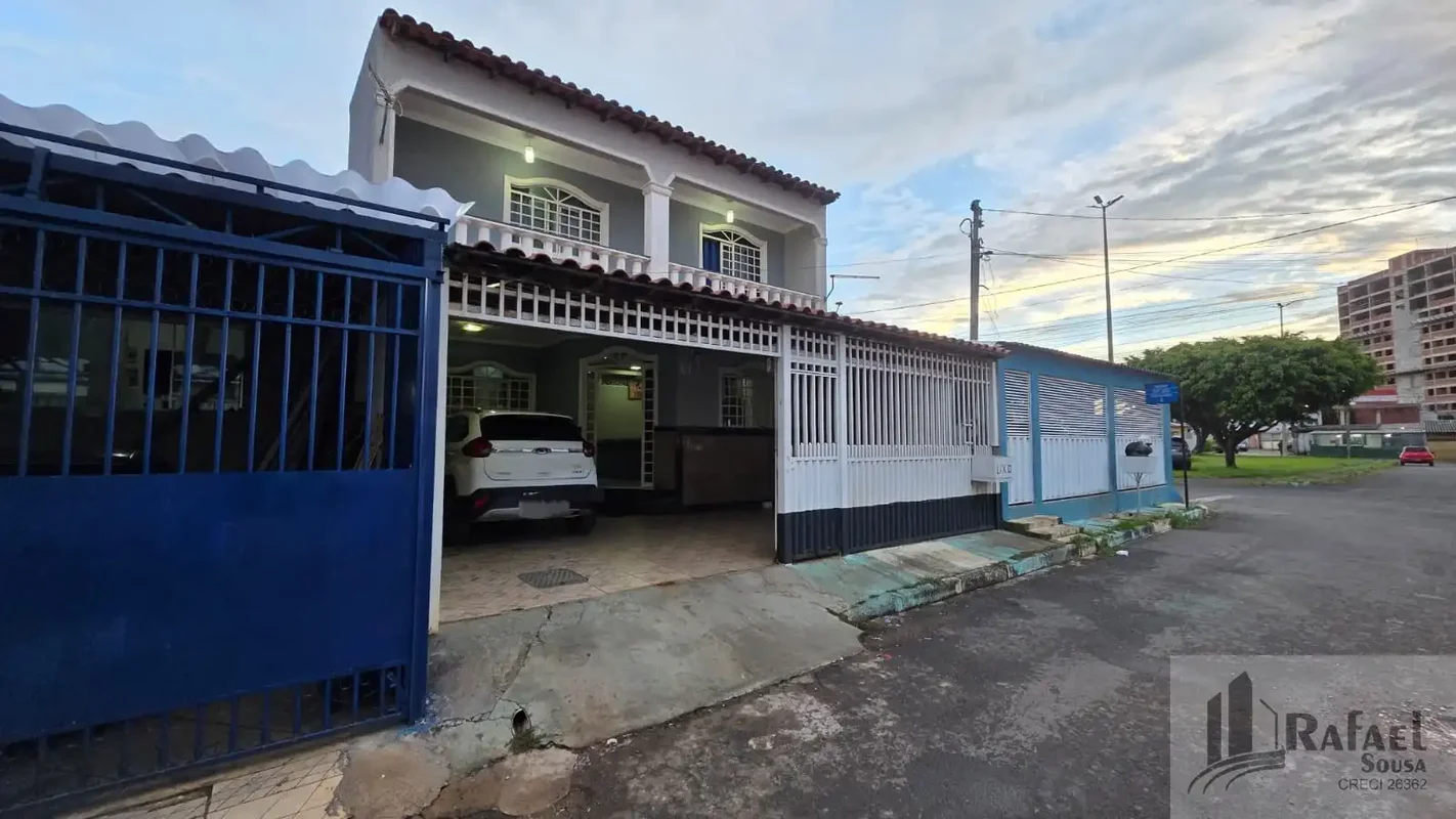 -QR 202 SAMAMBAIA - 4 quartos sendo 1 suíte;- Cozinha e Sala Ampla;- 3 vagas de ...
