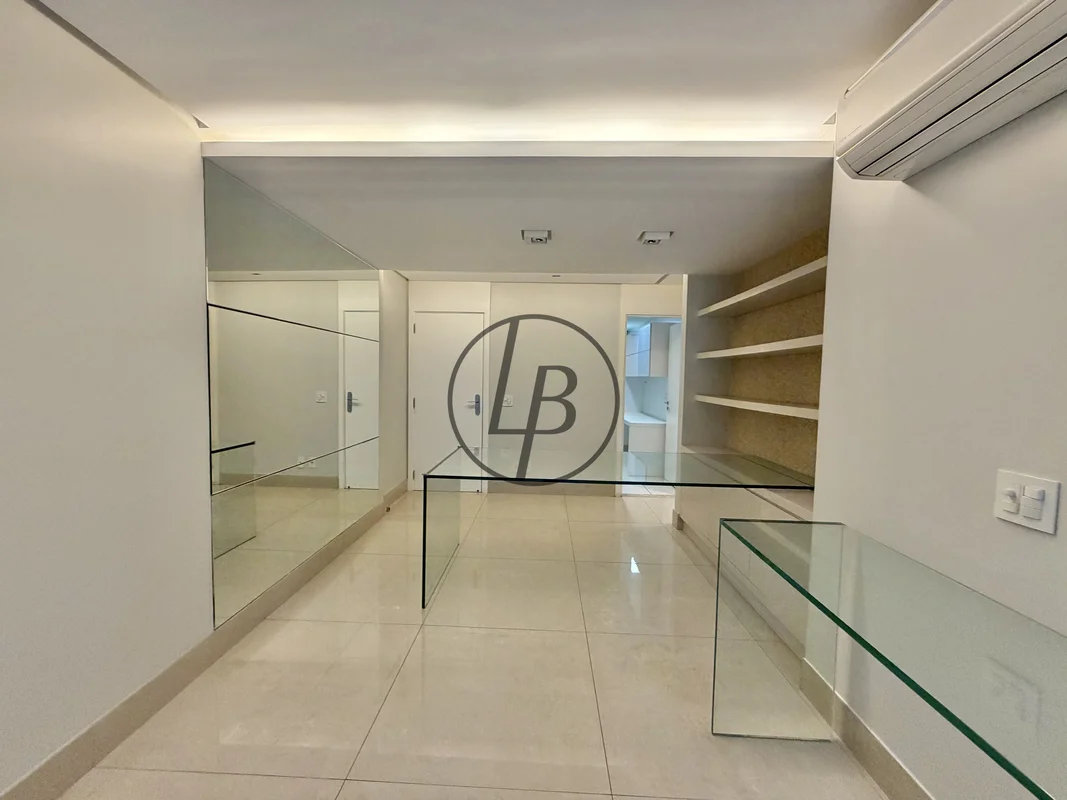 APARTAMENTO VAZADO E REFORMADO | ASA NORTE Excelente apartamento com 110m², em u...