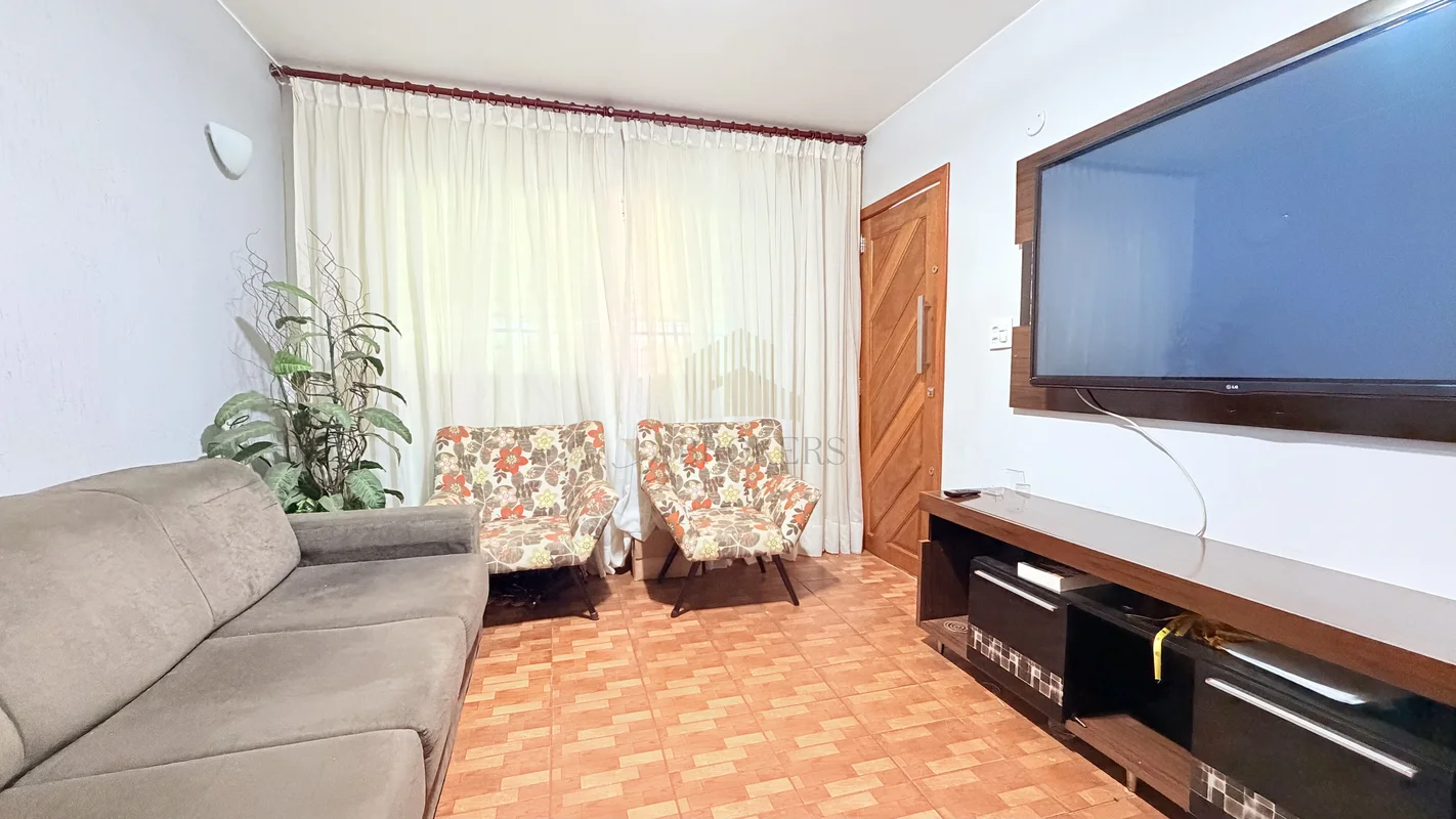 Oportunidade na QE 19 do Guará! R$ 899.900,00Se você procura uma casa espaçosa, ...
